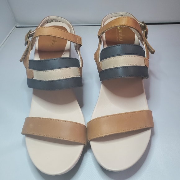 New sandals, never been worn. Great condition - Picture 3 of 4